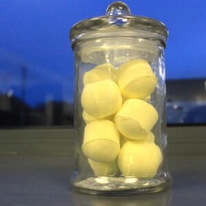 Alternative view of Maža krištolo saldainių taurė – klasikinis magiškas indelis