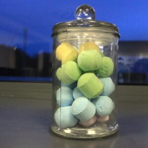 Alternative view of Didelė klasikinė skaidri saldainių stiklinė su dangteliu