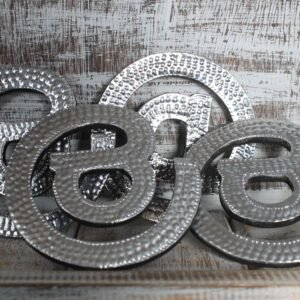 Alternative view of Maža magiška aliuminio raidė „@“ – simbolis energijų ryšiui