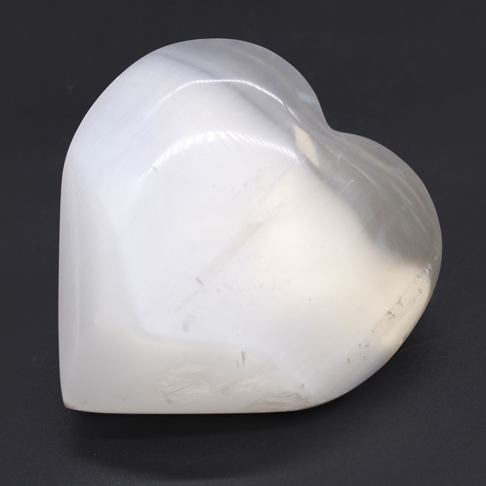 Alternative view of Selenito širdelė „Heart“ – 10 cm šviesos ir ramybės akcentas