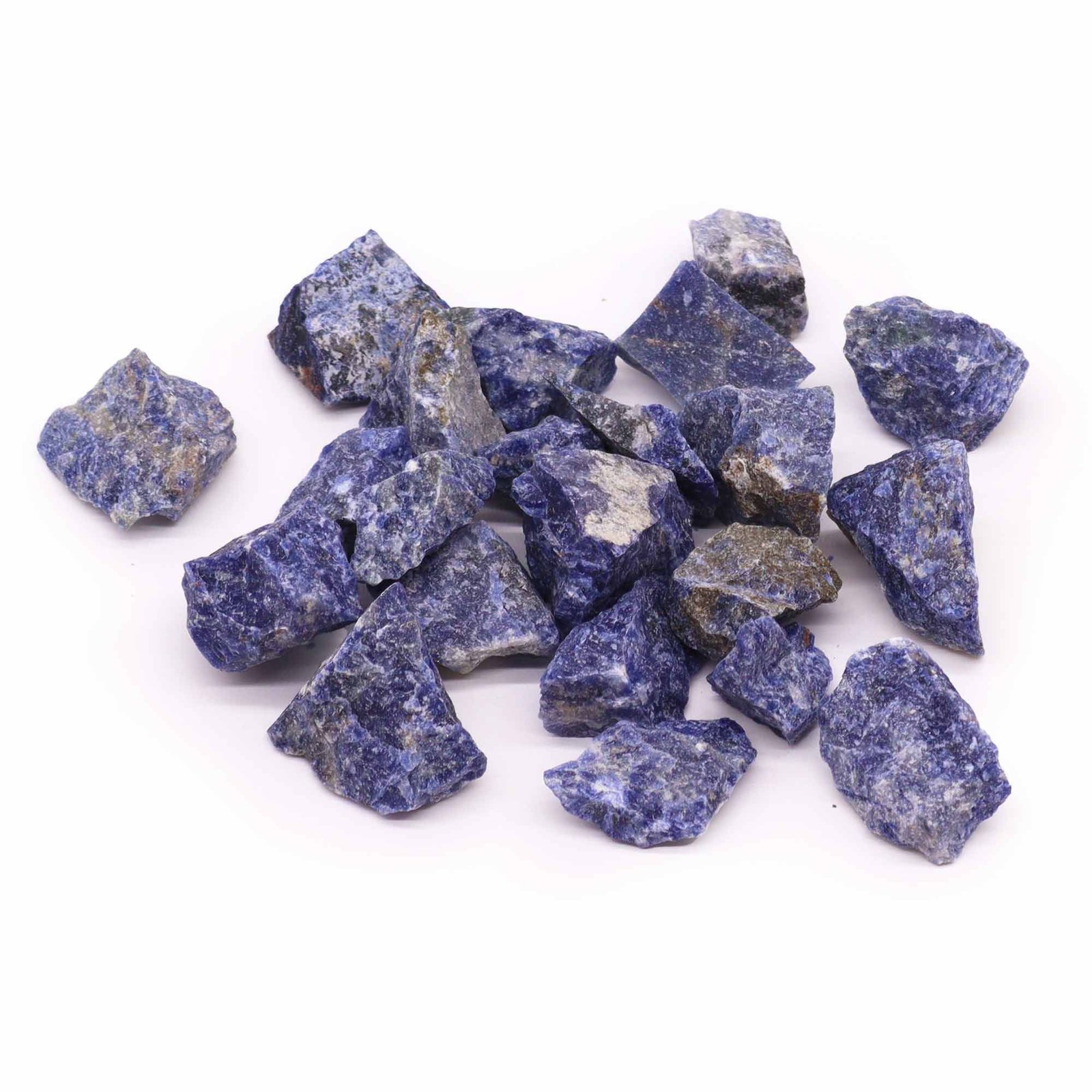 Neapdirbti kristalai „Sodalitas“ (500 g) – mėlynos tylos akmuo jaukiam ritualui