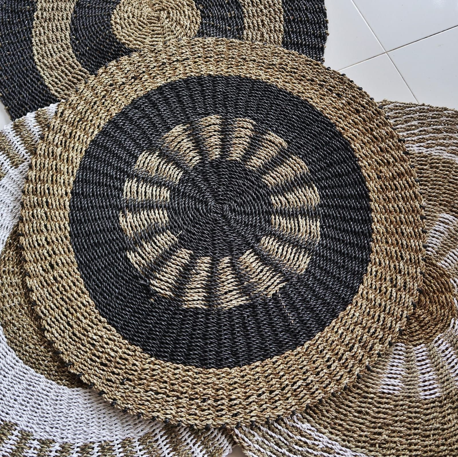Alternative view of Apvalus jūržolių kilimėlis „Inner Sun“ – juodos ir rusvos žemės ramybė namams, 1 m