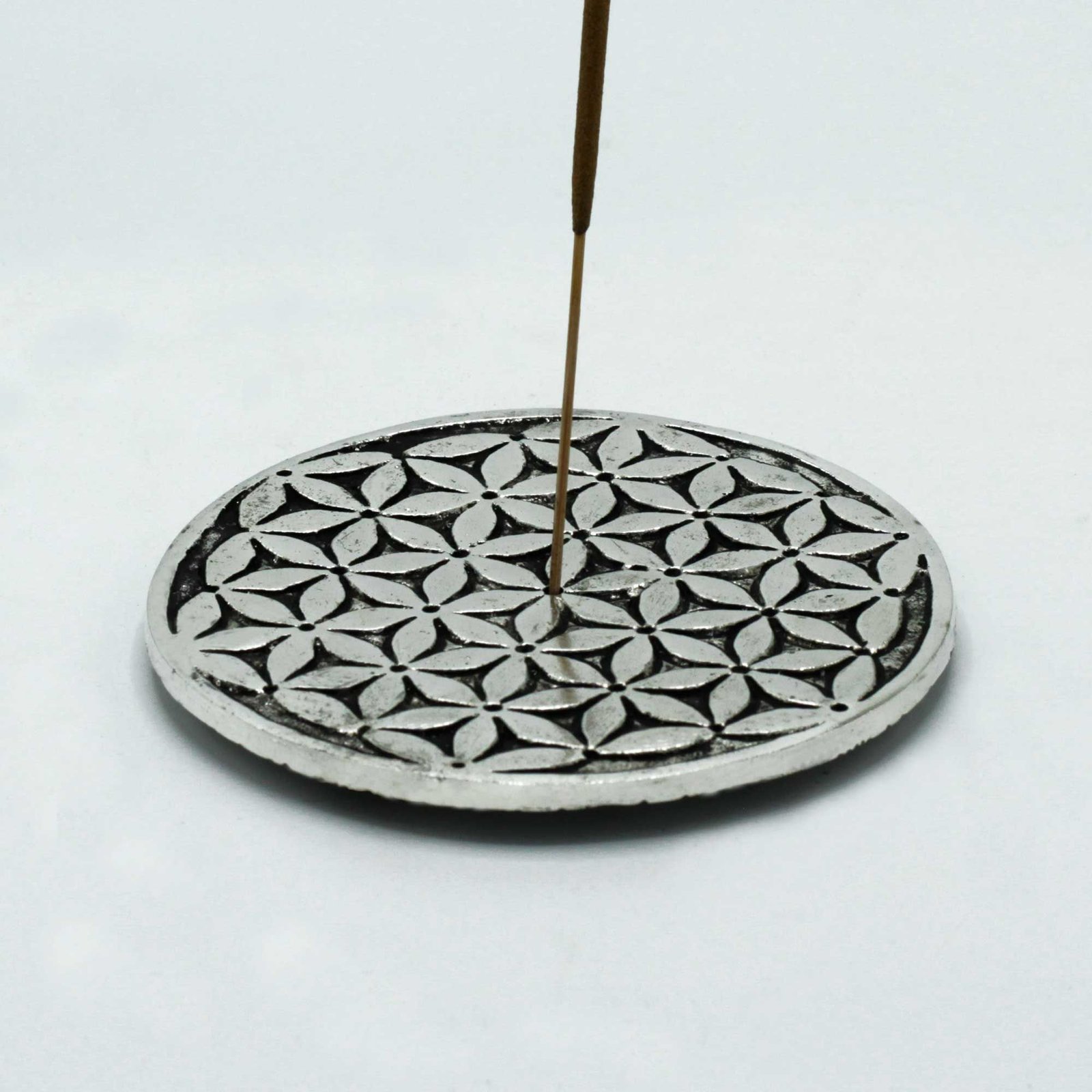Alternative view of Smilkalų laikiklis „Flower of Life“ – poliruoto aliuminio šviesos ritualo akcentas 11 cm