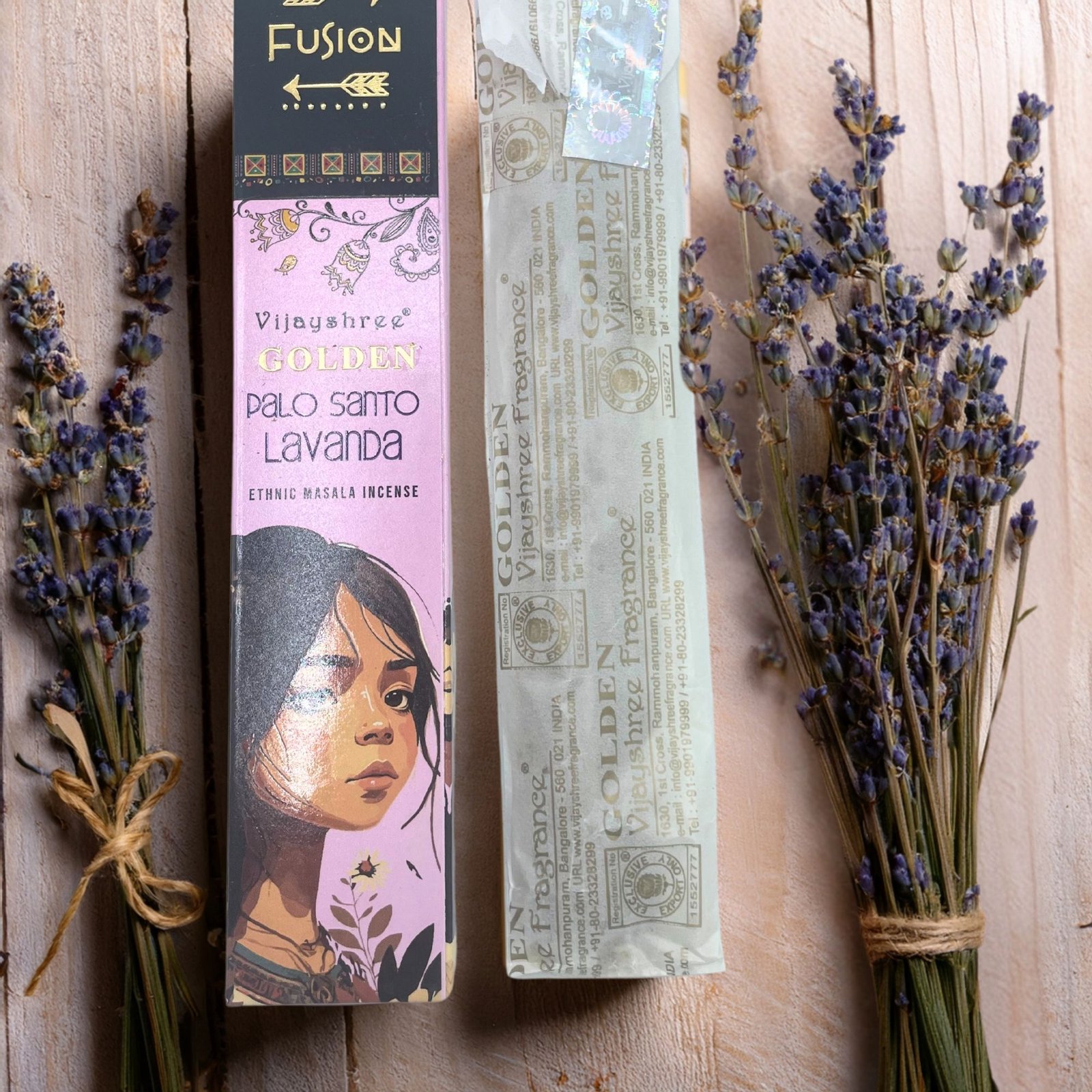 Smilkalų lazdelės „Golden Palo Santo and Lavender“ – auksinės ramybės ir levandų šviesa