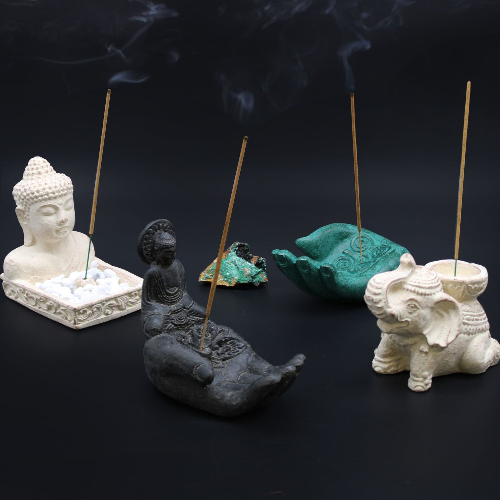 Alternative view of Akmeninis smilkalų garintuvas „Buddah & Hand“ – juodos ramybės ritualo akcentas
