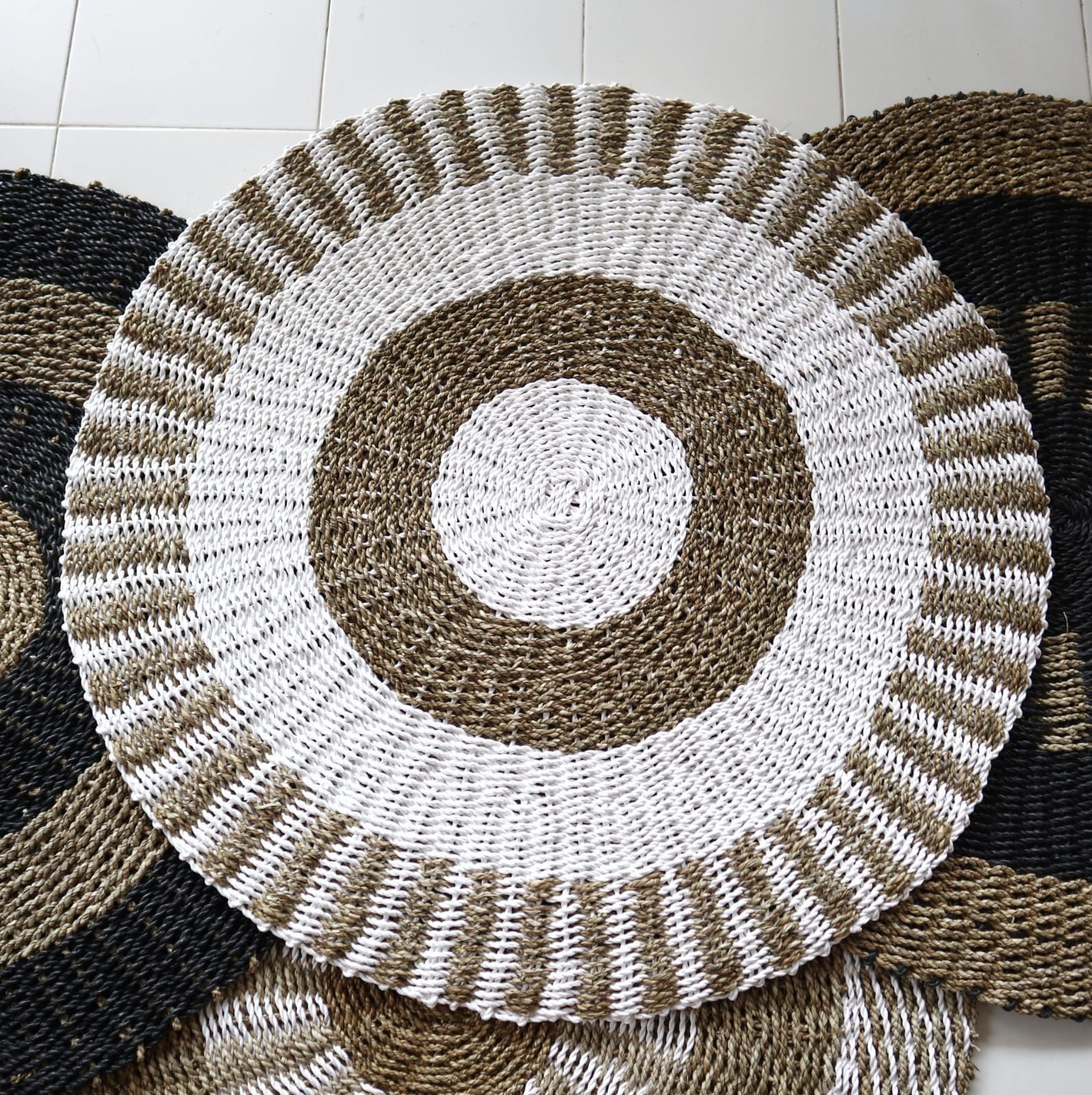 Alternative view of Apvalus jūržolių kilimėlis „Sun“ – baltos ir rusvos saulės ramybė 1 m