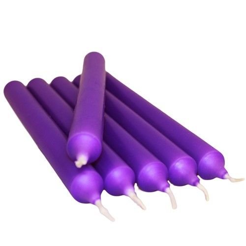 Žvakė „Lilac Dinner Candle“ – alyvų atspalvio stalo šviesos akcentas
