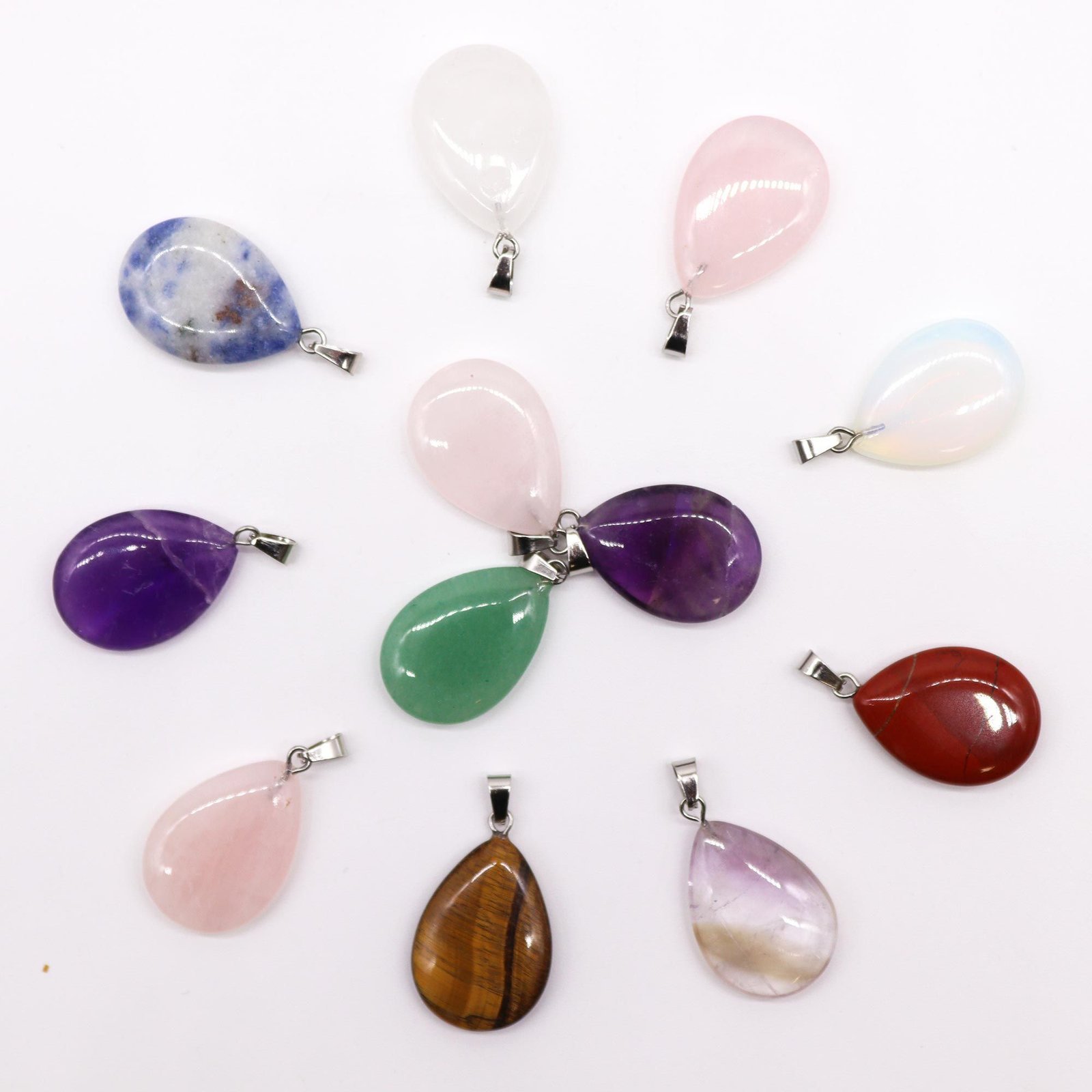 Brangakmenių lašo formos pakabukai „Gemstone Teardrops“ – 12 vnt. paslaptingam spindesiui