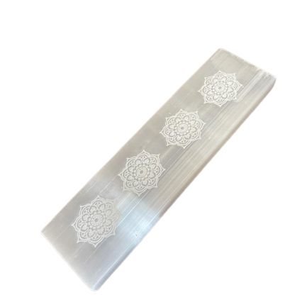Selenito plokštelė „Mandala“ – 15 cm šviesos ir ramybės ritualui