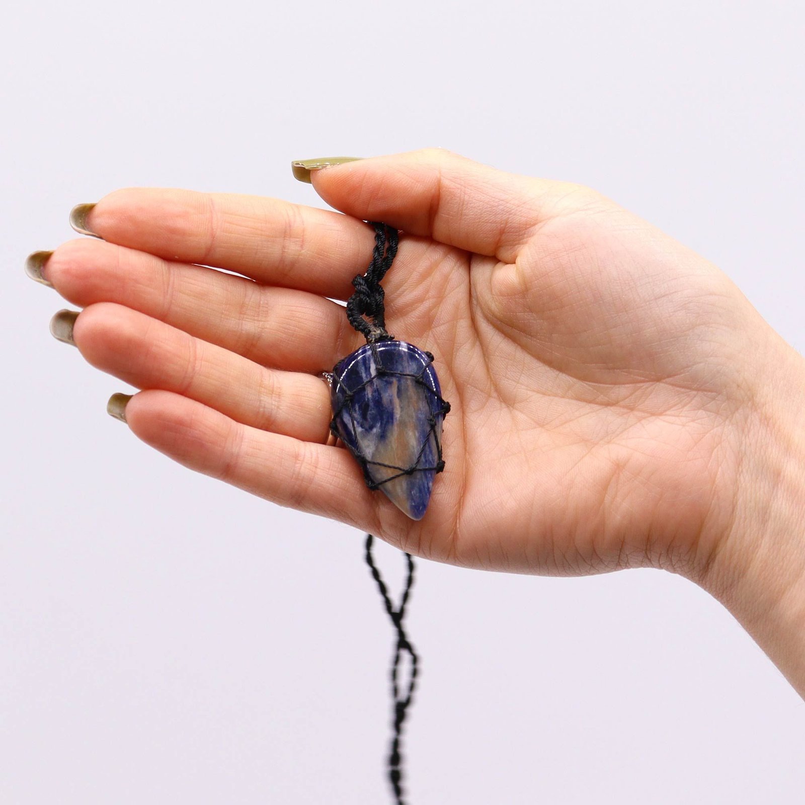 Alternative view of Brangakmenio pakabukas su nėriniais „Sodalite“ – mėlynos tylos akcentas