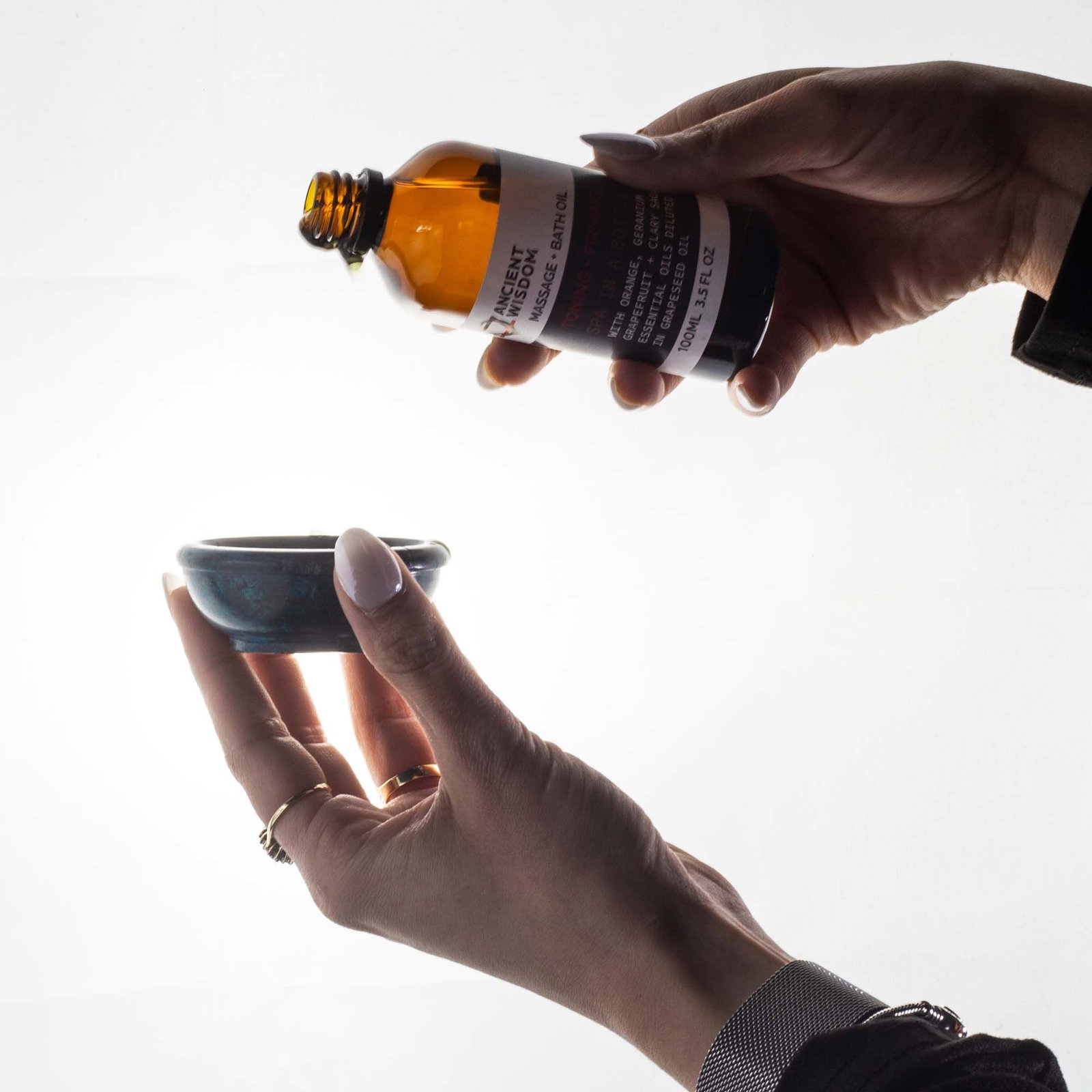 Alternative view of Masažo aliejus „Arbatos medis“ – raminantis prisilietimas 100 ml