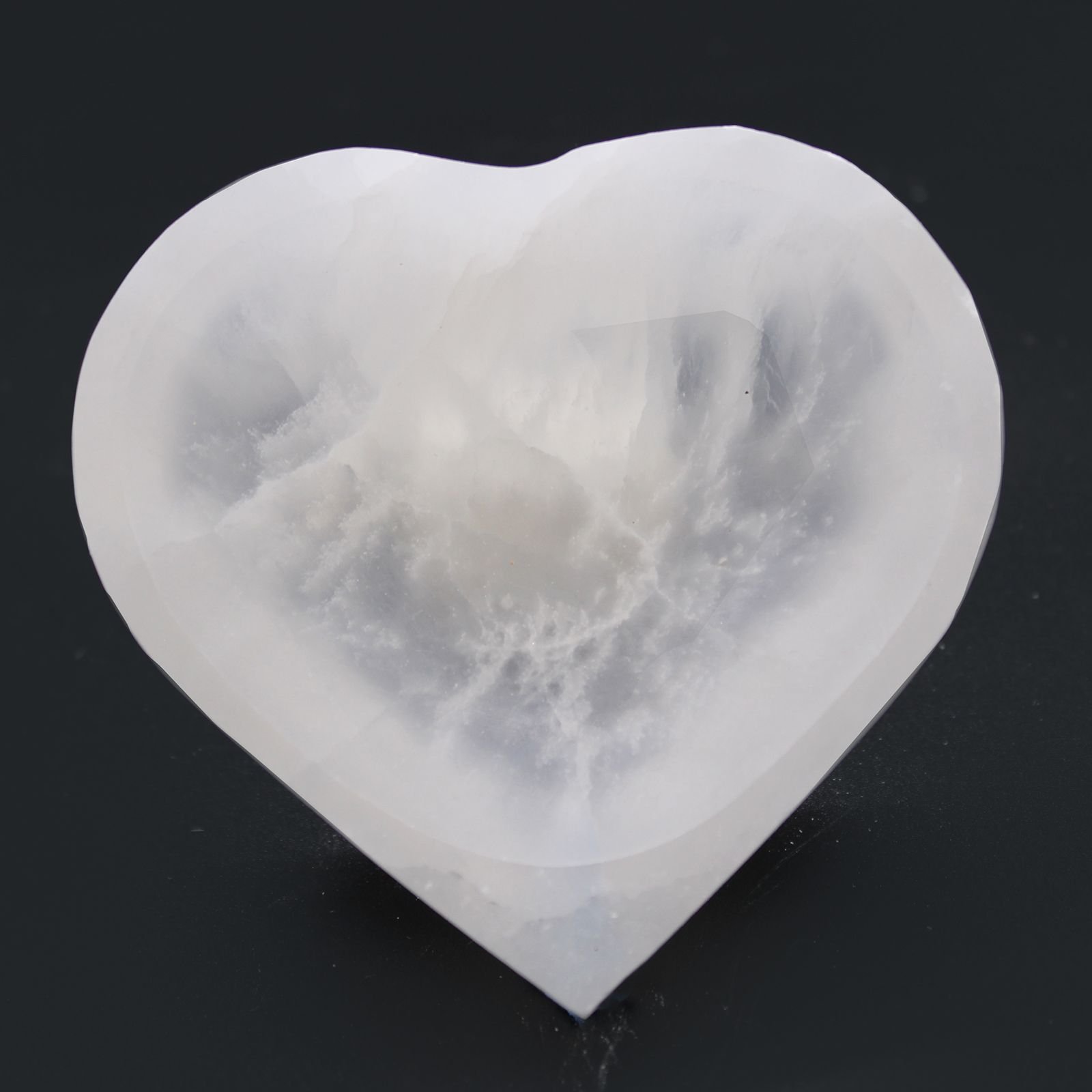 Alternative view of Selenito širdies formos dubenėlis „Heart Bowl“ – 10 cm šviesos ramybės akcentas
