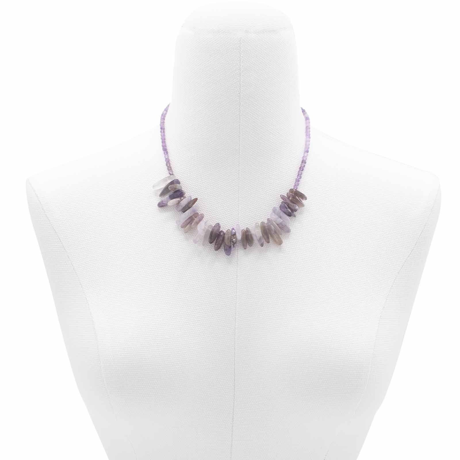 Alternative view of Ilgas brangakmenių vėrinys „Amethyst“ – violetinės tylos ir šviesos akcentas