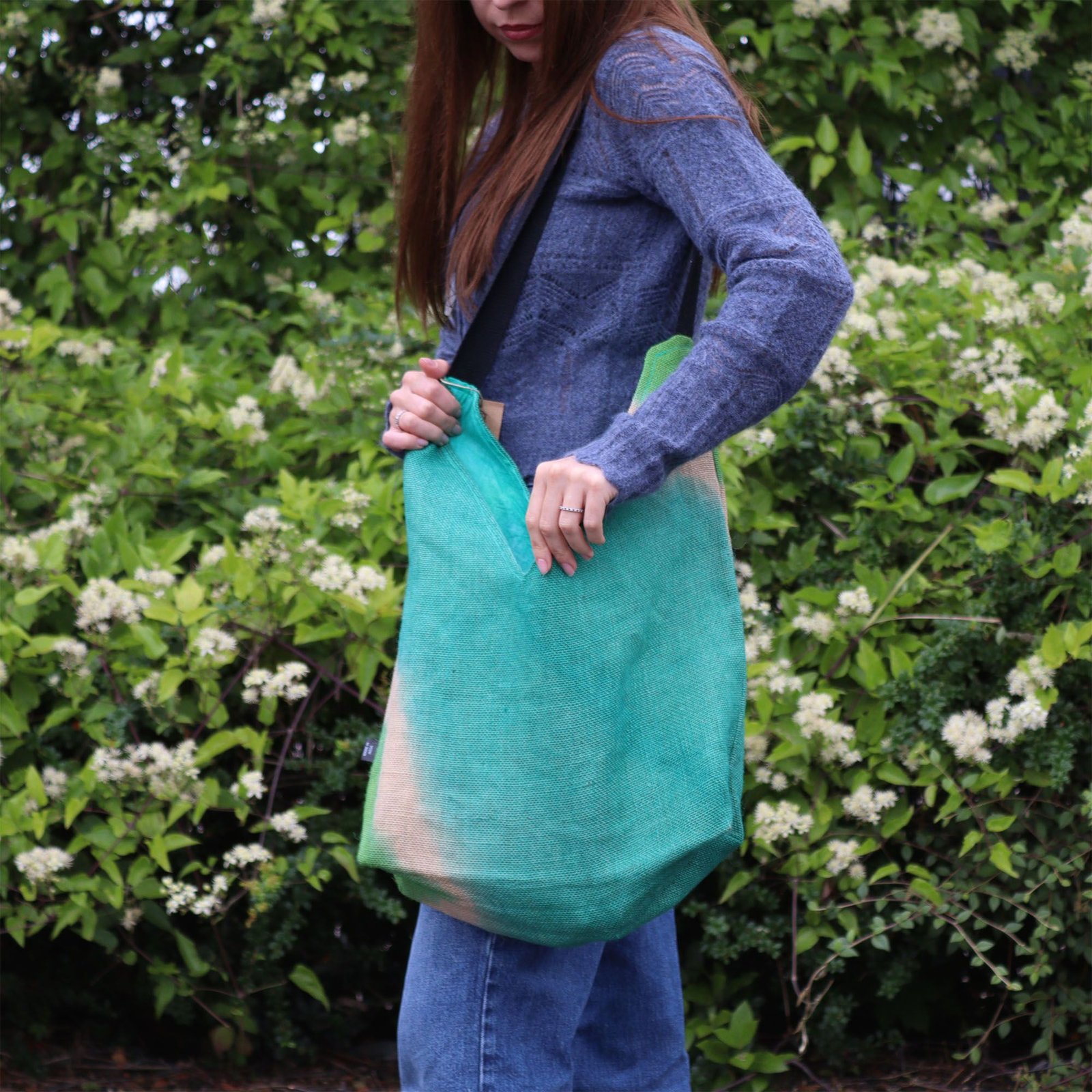 Rankinė per petį „Soft Blend“ – teal atspalvio džiuto kasdienybės palydovė