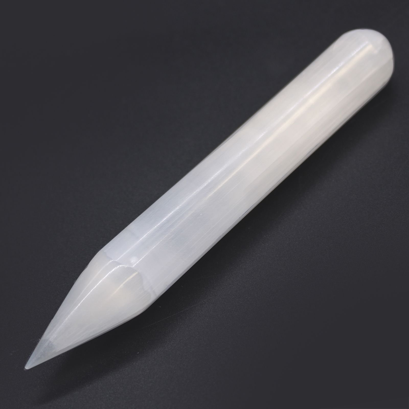 Alternative view of Selenito lazdelė „Point one End“ – 16 cm šviesos ir tylos ritualui