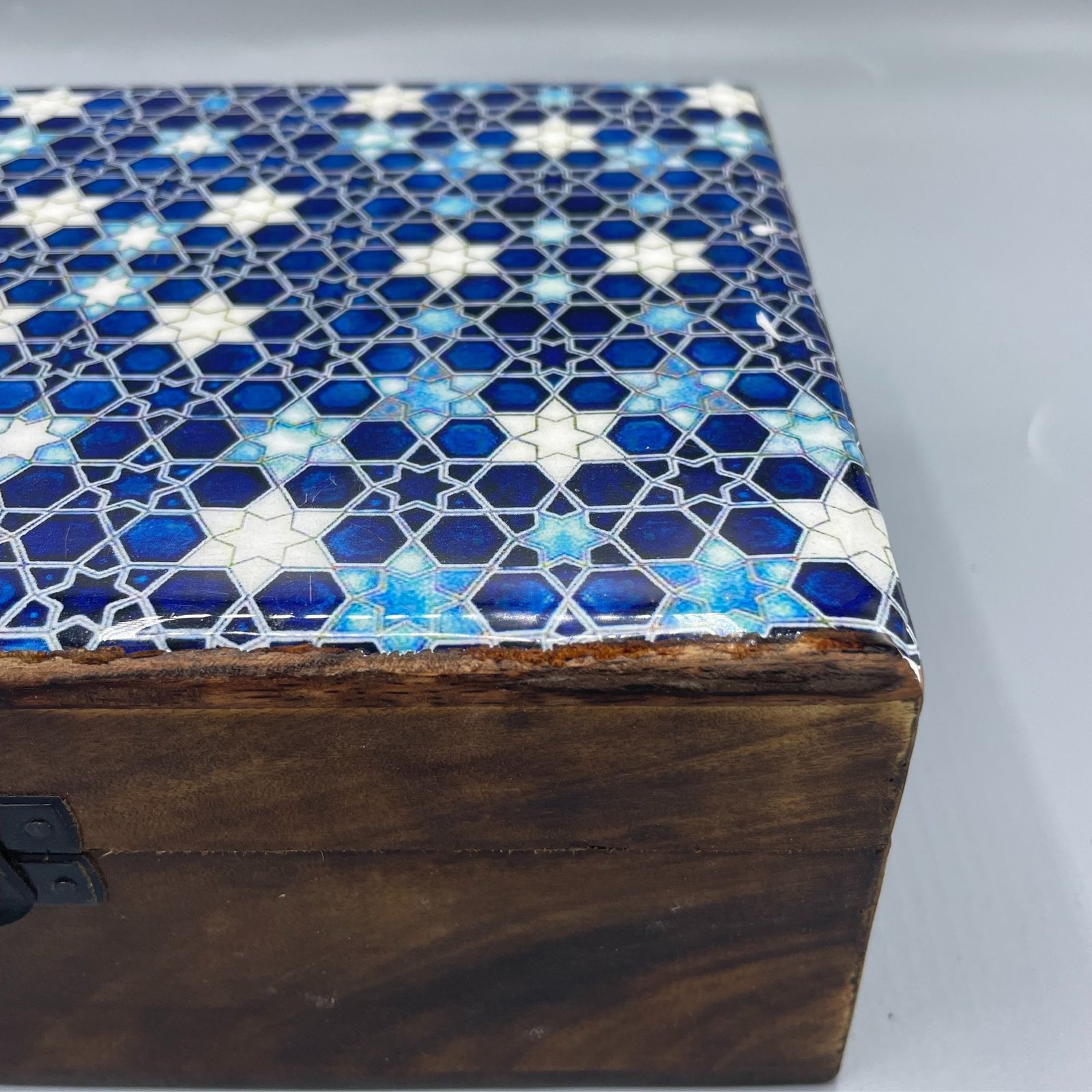 Alternative view of Dekoratyvinė keramika glazūruota medinė dėžutė „Blue Stars“ – 20 × 15 × 7,5 cm paslaptingam jaukumui