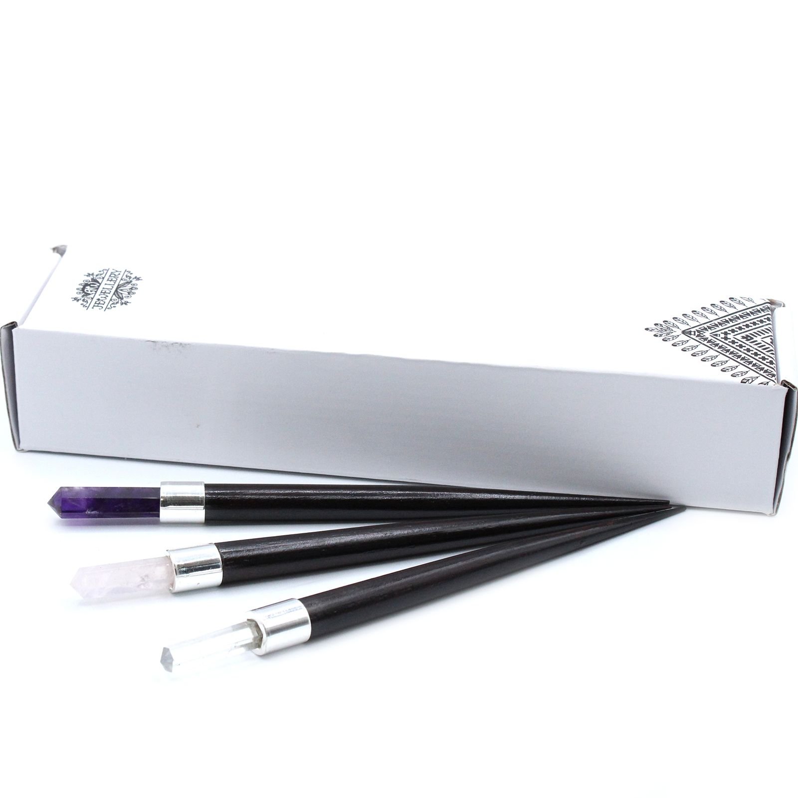 Gydomoji kristalų lazdelė „Simple Pointed Healing Wand“ – rožės, rožinio kvarco ir ametisto šviesos ritualas