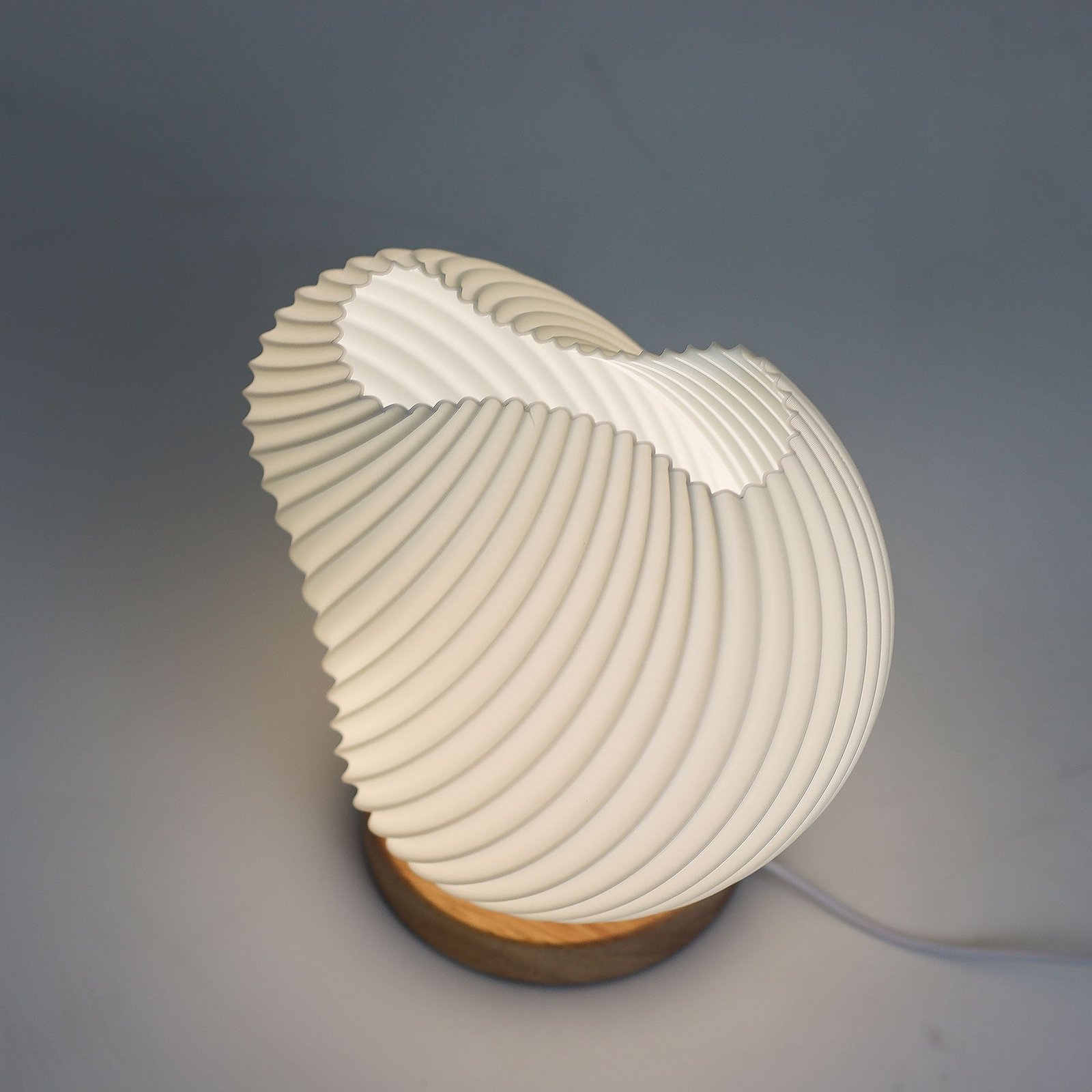 Alternative view of New Wave lempa „Shell Twisted“ – USB šviesos ritualas jaukiems namams
