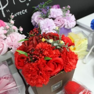 Alternative view of Muilo gėlių puokštė „Pink Rose & Carnation“ – rožinės romantikos ir švelnaus žiedo akcentas
