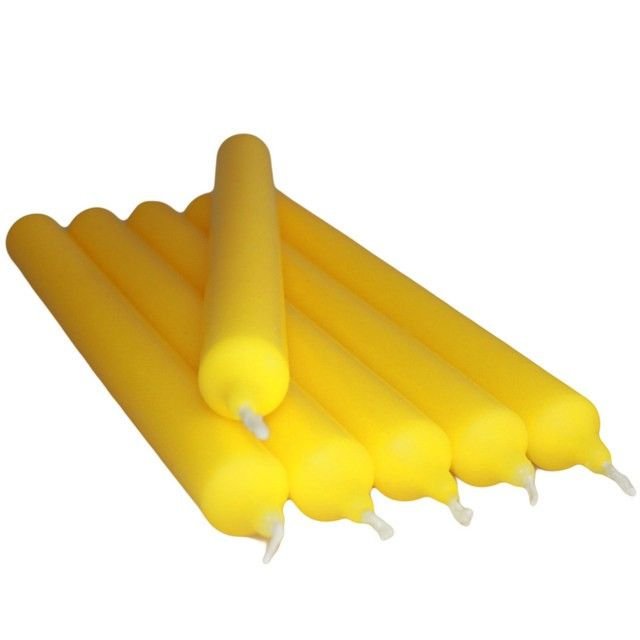 Geltona vakarienės žvakė „Citrus Yellow“ – saulėto stalo šviesos akcentas