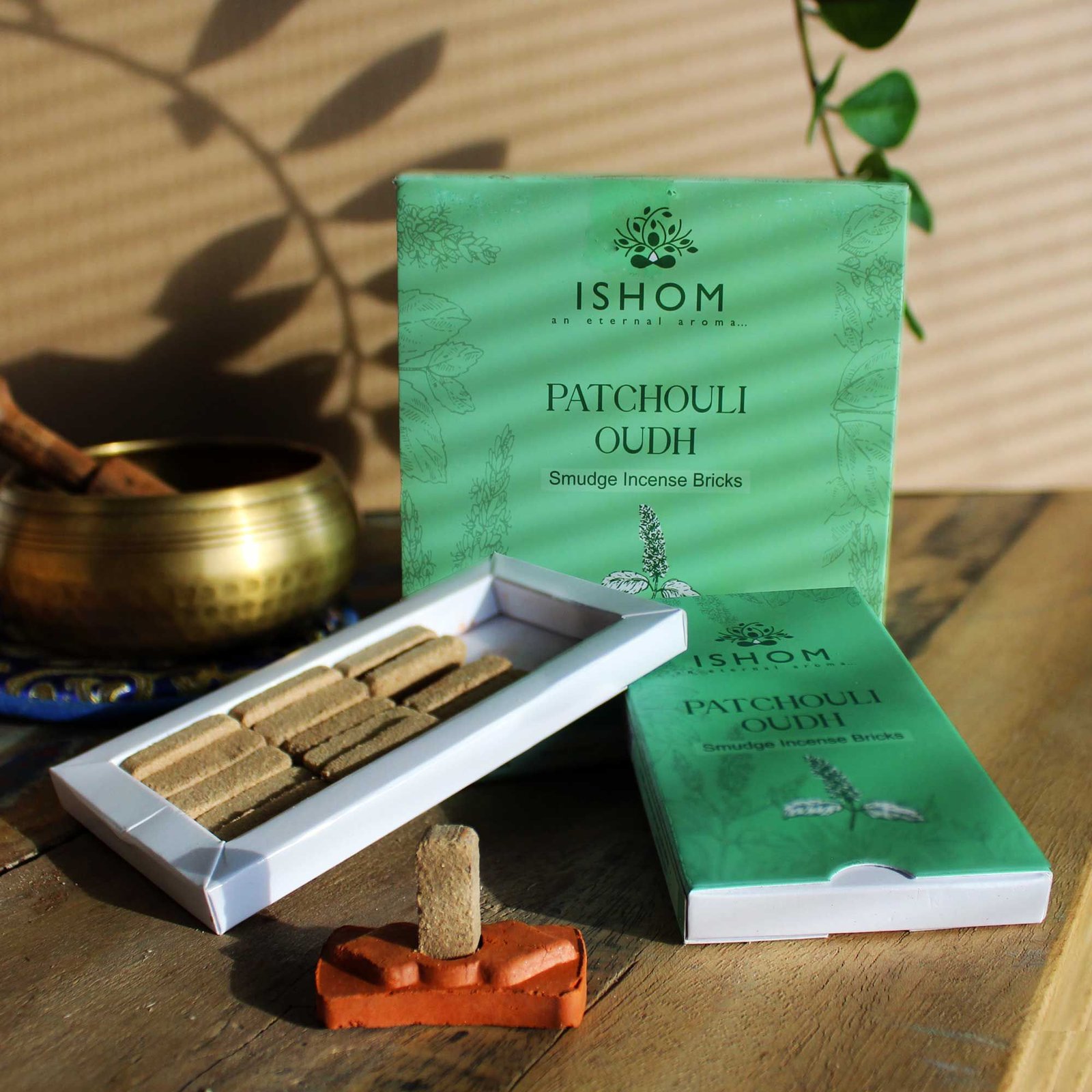 Natūralių smilkalų ir smilkalinės rinkinys „Patchouli Wood“ – 15 ritualinių plytelių