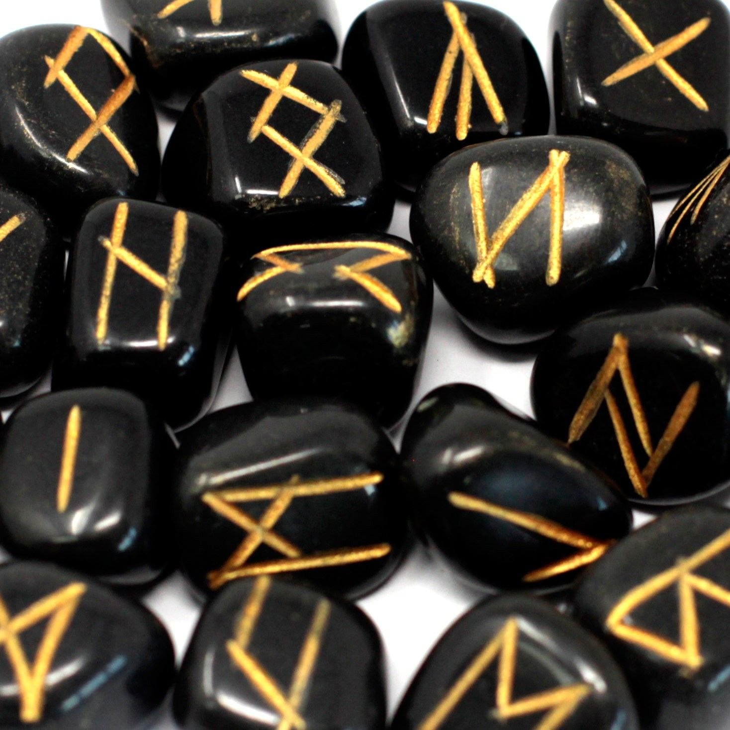 Runų akmenų rinkinys dėkle „Black Agate“ – tamsios ramybės ir intuicijos ritualas