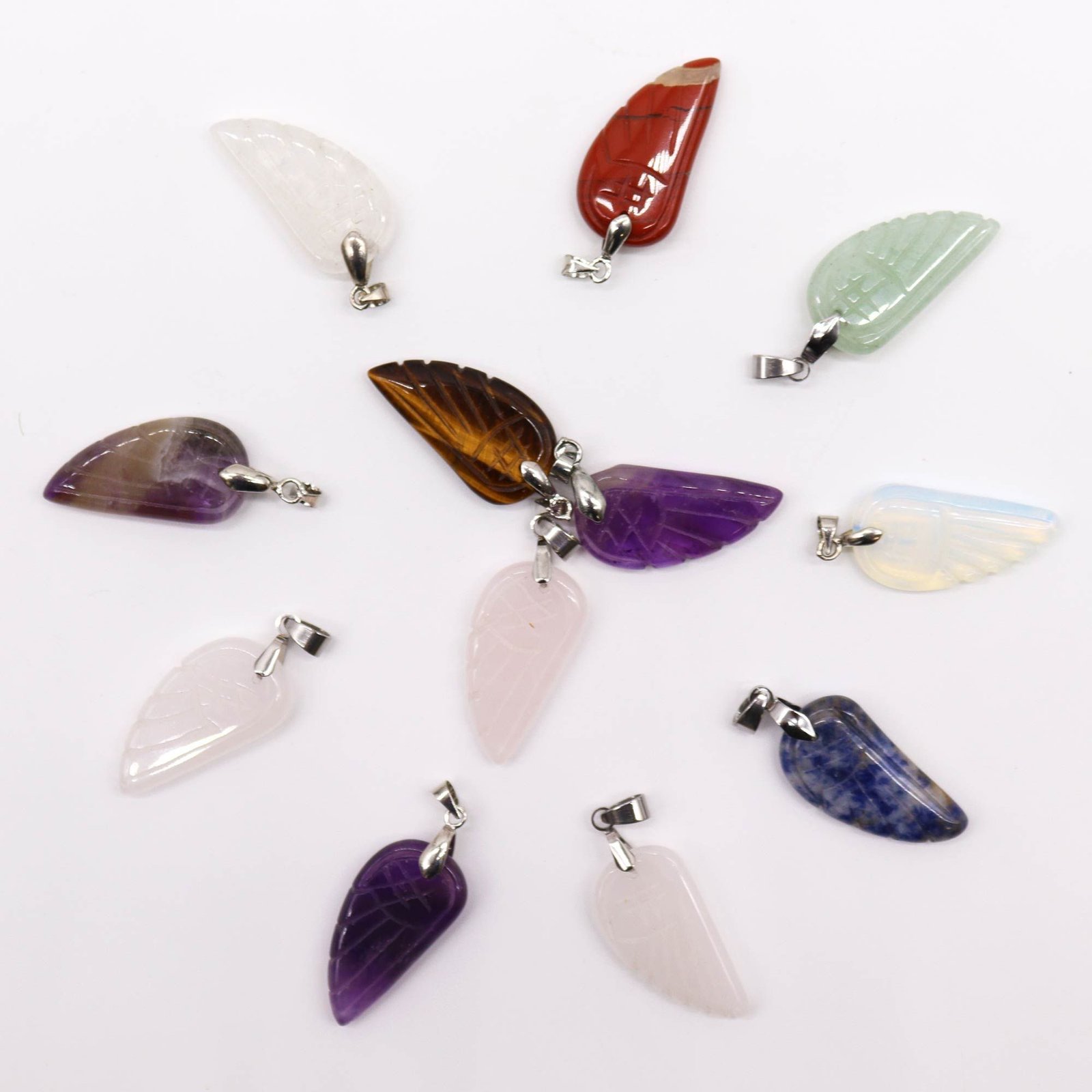 Brangakmenių pakabukas „Angel Wings“ – 28×15 mm sparnelių šviesos prisilietimas