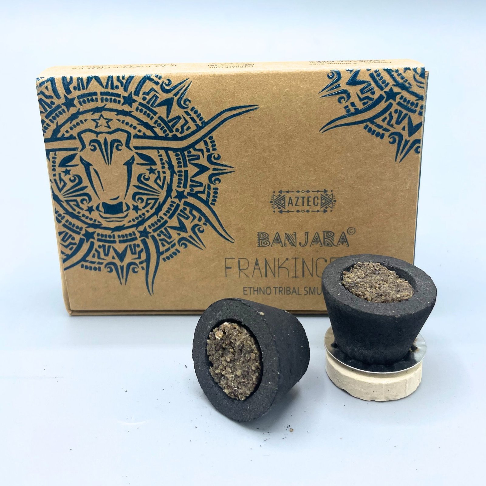 Alternative view of Smilkalų puodeliai „Frankincense“ – sakralios dervos ritualo akimirka