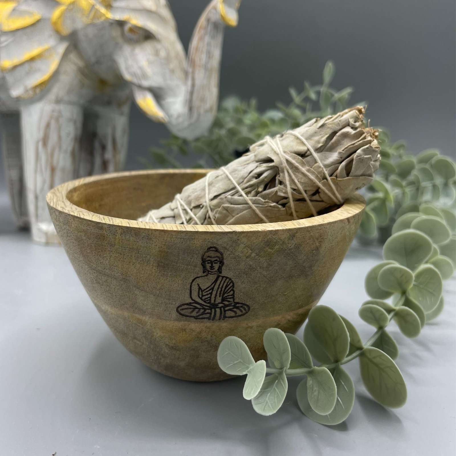 Alternative view of Medinis smilkymo ir ritualinių aukų dubenėlis „Buddha“ – mango medžio ramybės akcentas