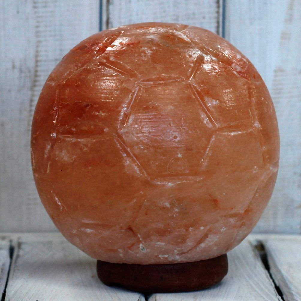 Himalajų druskos lempa „Football“ – jaukus švytėjimas namų ritualui - Image 3