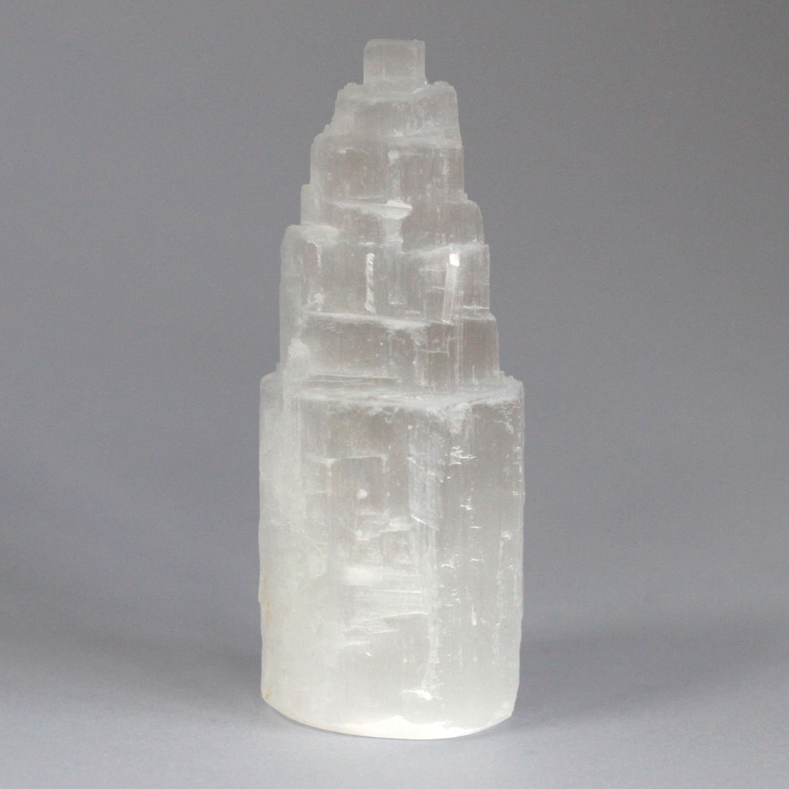 Alternative view of Natūralus selenito bokštelis – 10 cm šviesos ir ramybės akmuo
