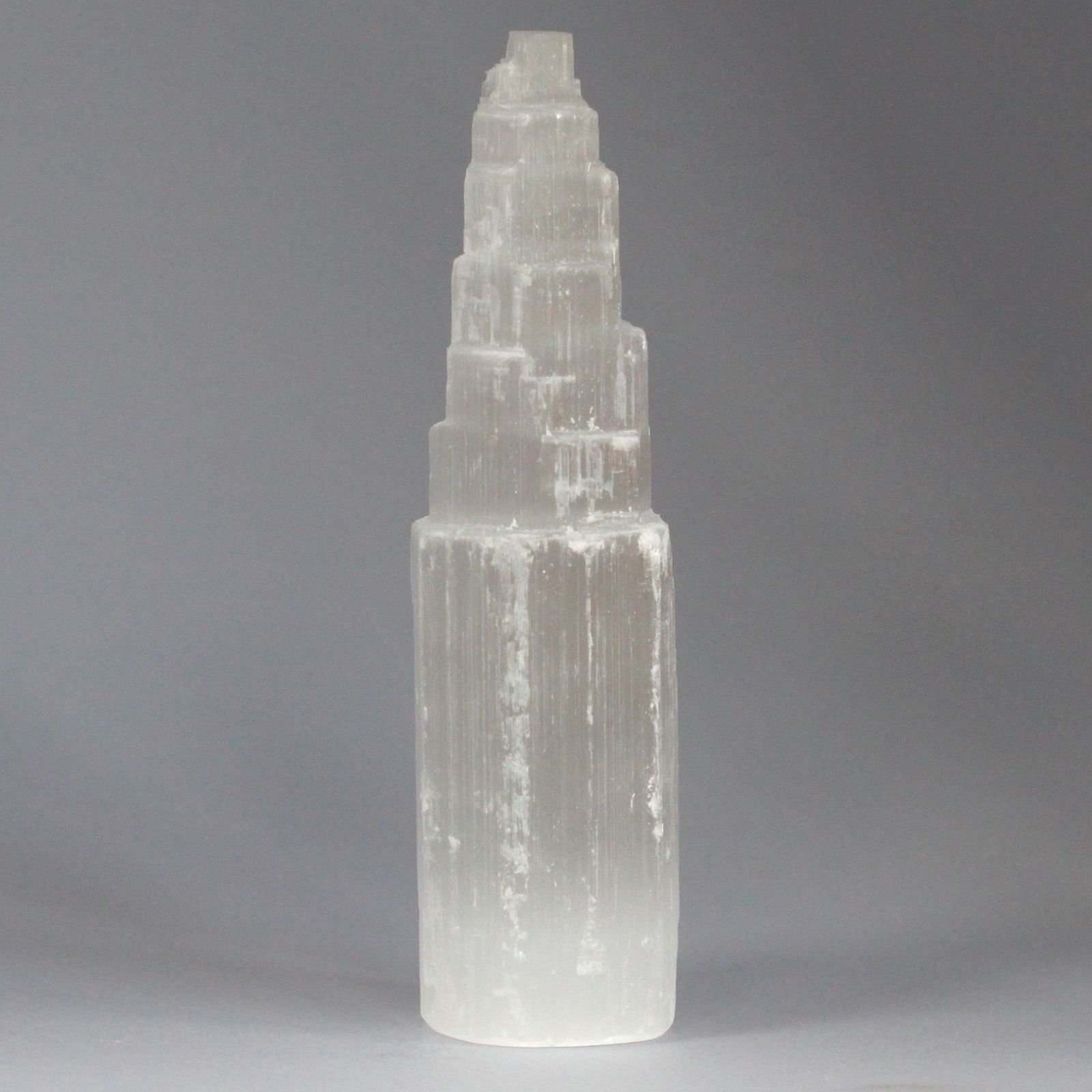 Alternative view of Natūralus selenito bokštelis – 20 cm šviesos ir ramybės akcentas