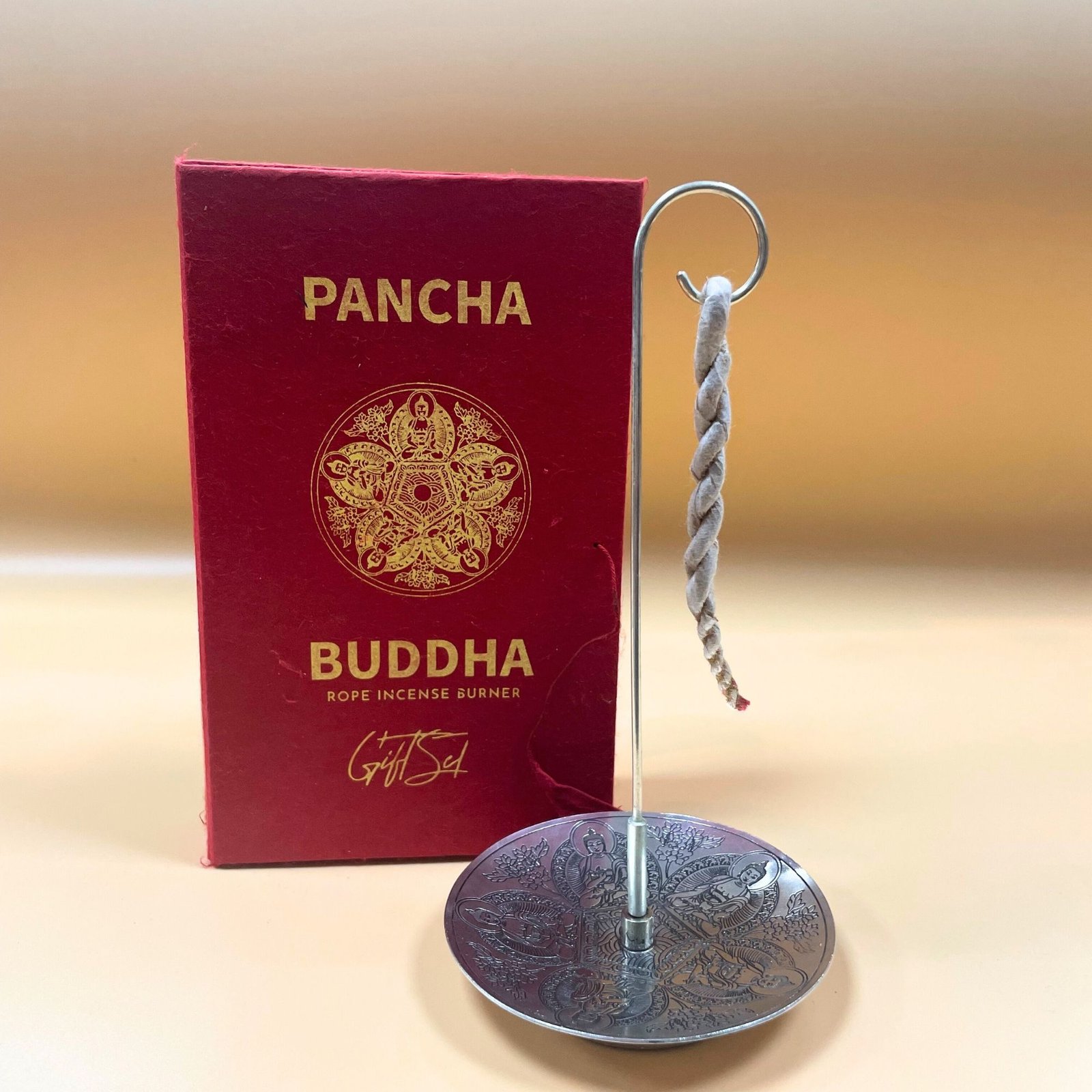 Alternative view of Virvelinių smilkalų rinkinys su žalvariniu laikikliu „Pancha Buddha“ – sakralios ramybės akimirka